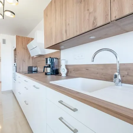 3-br Near Downtown Sea View Parking Cannes