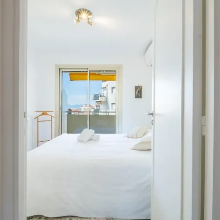 3-br Near Downtown Sea View Parking
