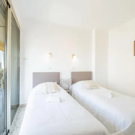 3-br Near Downtown Sea View Parking Apartment