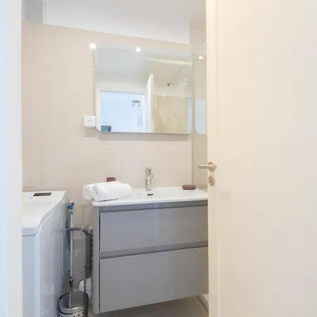 3-br Near Downtown Sea View Parking Apartment