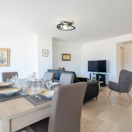 3-br Near Downtown Sea View Parking Cannes
