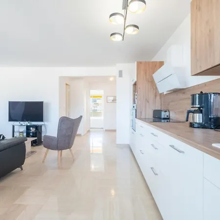 3-br Near Downtown Sea View Parking Cannes