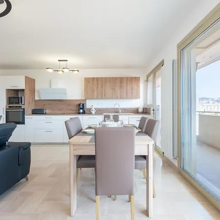 3-br Near Downtown Sea View Parking *